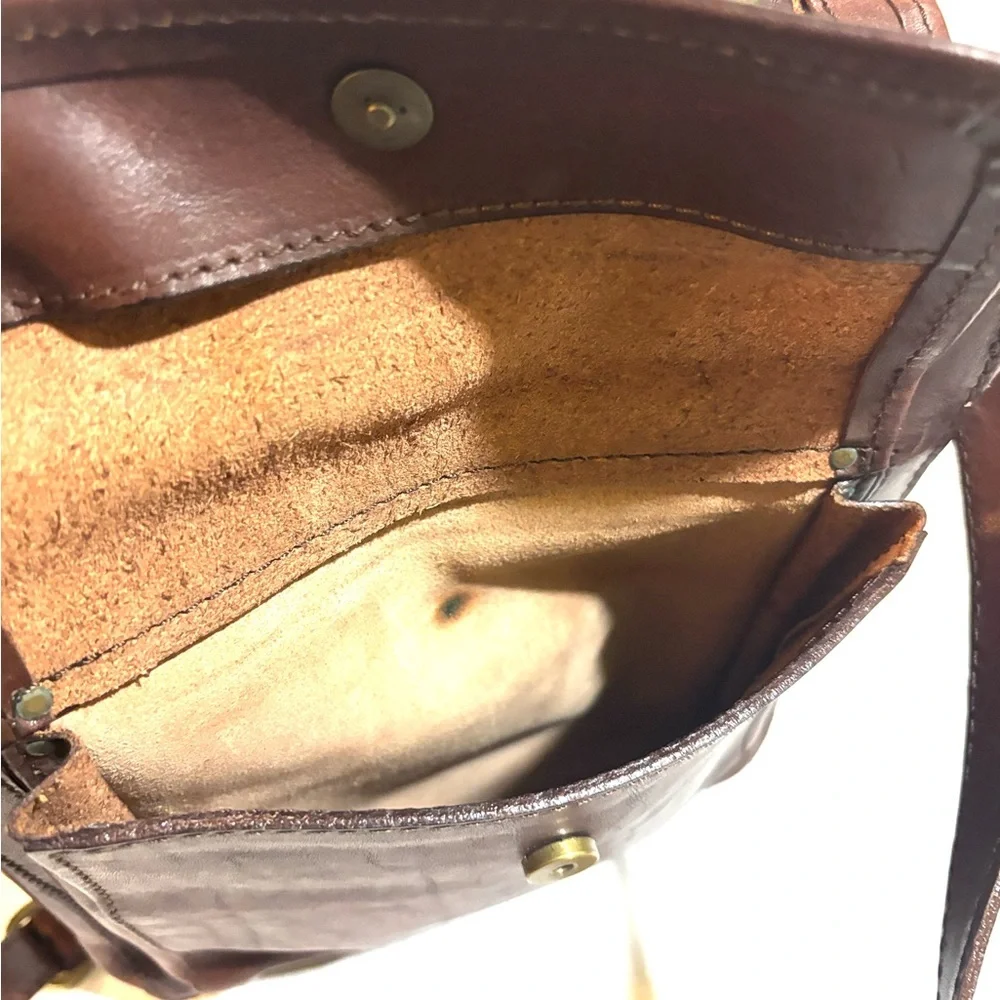 I medici unisex Brown distressed Leather Crossbody Bag